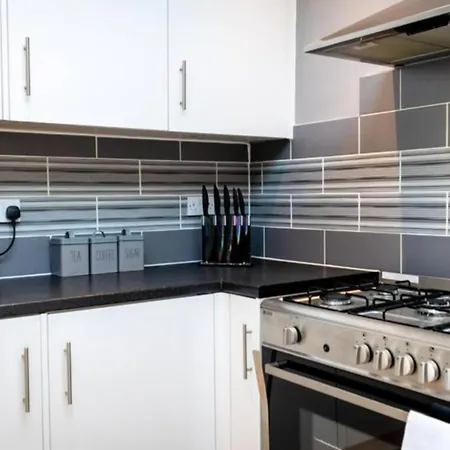 Onsitestays - Contractor Friendly Retreat, 2-Br Terrace House Near A2 Gravesend Exterior photo
