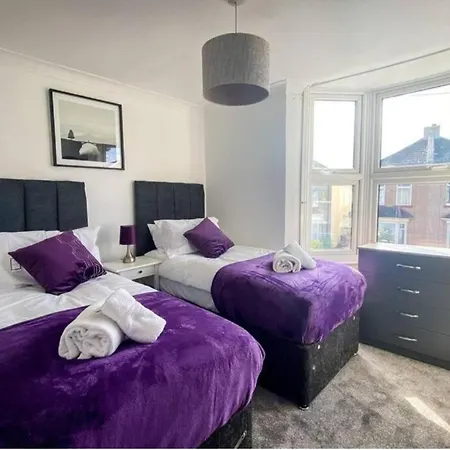 Onsitestays - Contractor Friendly Retreat, 2-Br Terrace House Near A2 Gravesend Exterior photo