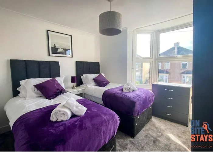 Onsitestays - Contractor Friendly Retreat, 2-Br Terrace House Near A2