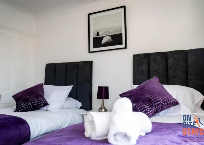 Onsitestays - Contractor Friendly Retreat, 2-Br Terrace House Near A2