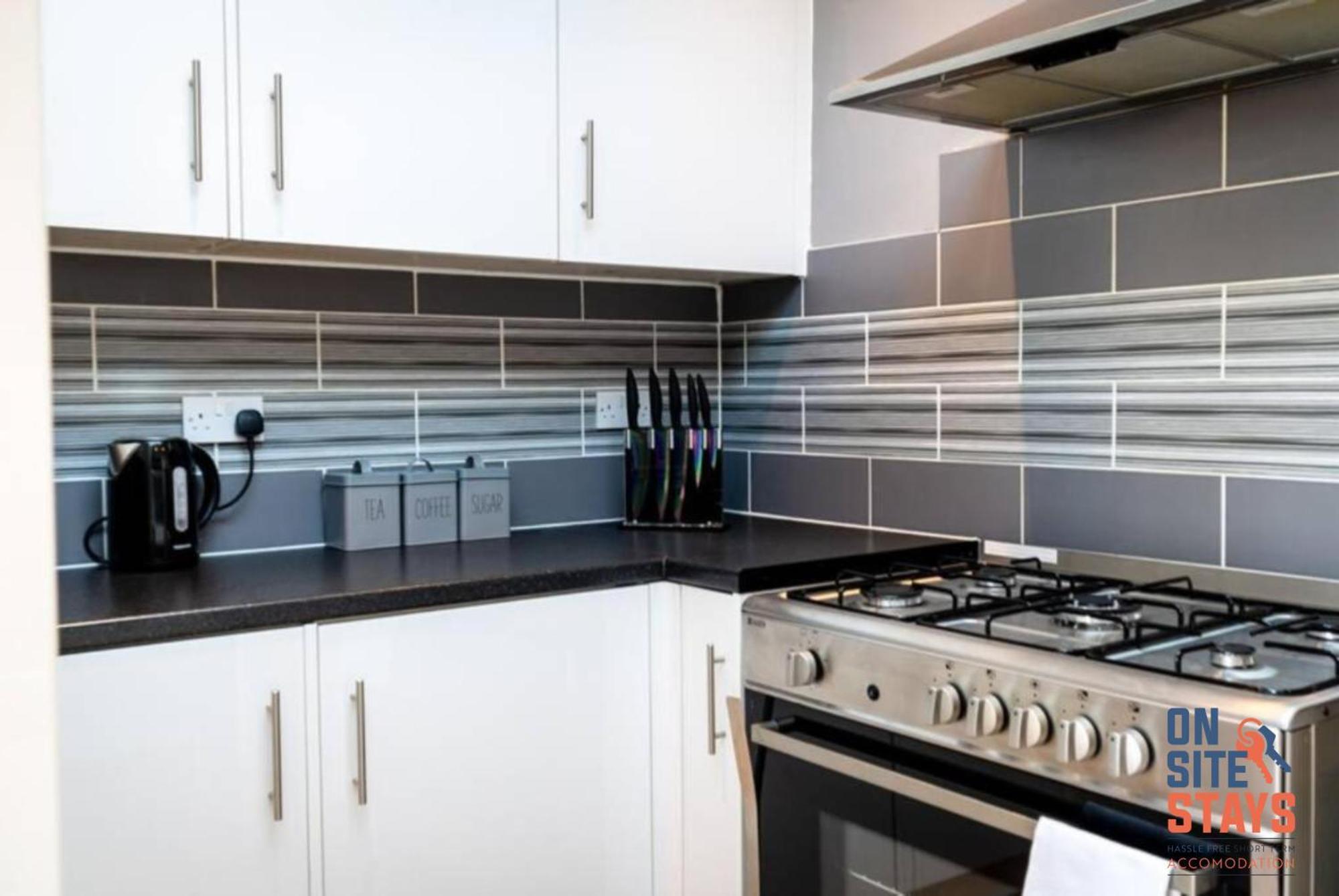 Onsitestays - Contractor Friendly Retreat, 2-br Terrace House Near A2 Holiday home Gravesend
