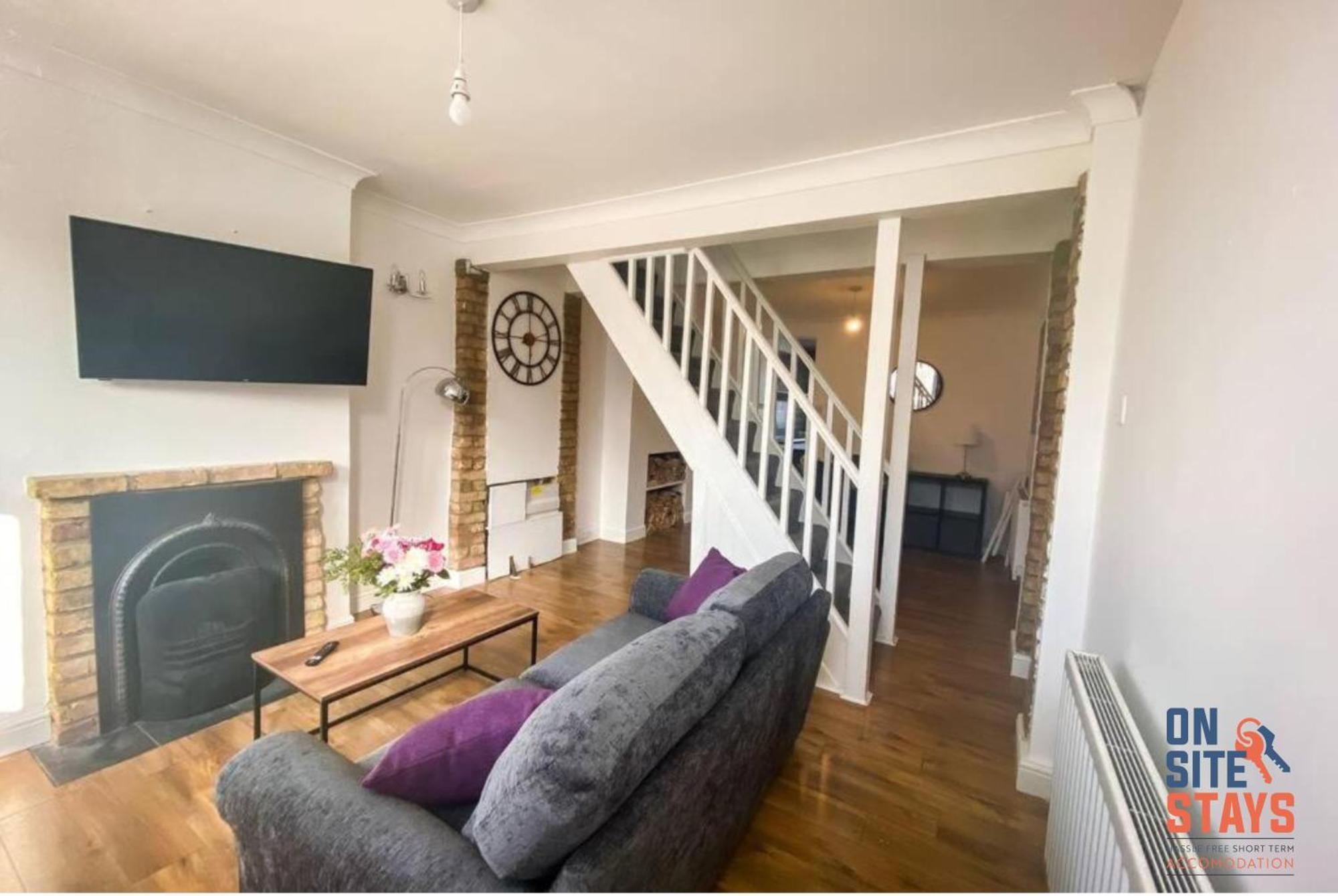 Onsitestays - Contractor Friendly Retreat, 2-br Terrace House Near A2 * Gravesend