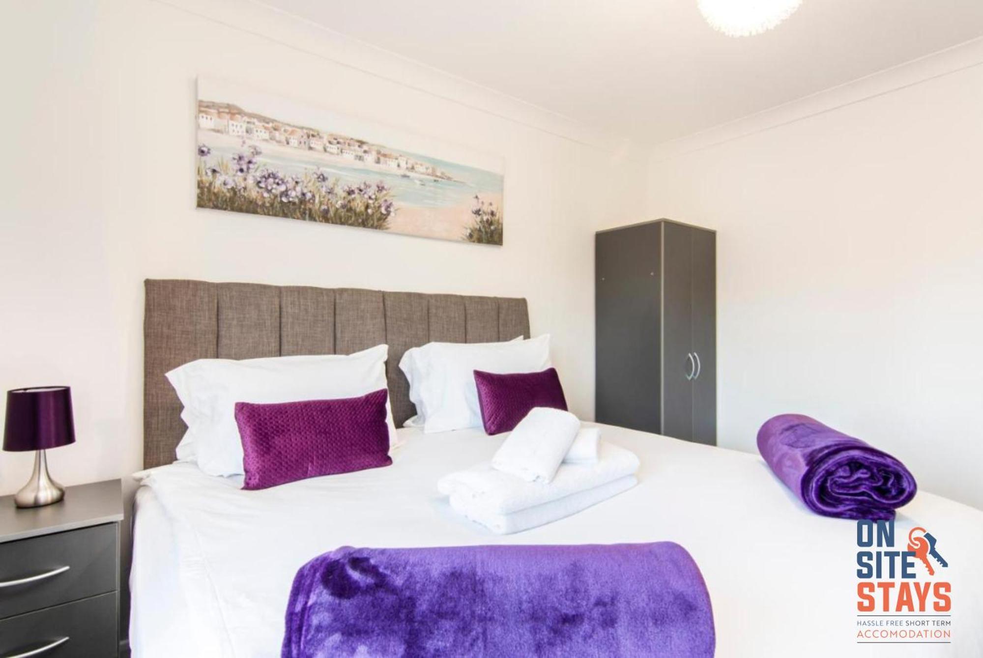 Holiday home Onsitestays - Contractor Friendly Retreat, 2-br Terrace House Near A2 *